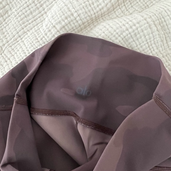 Alo Yoga High Waist Brown Camo Vapor Leggings Cocoa - Picture 12 of 12